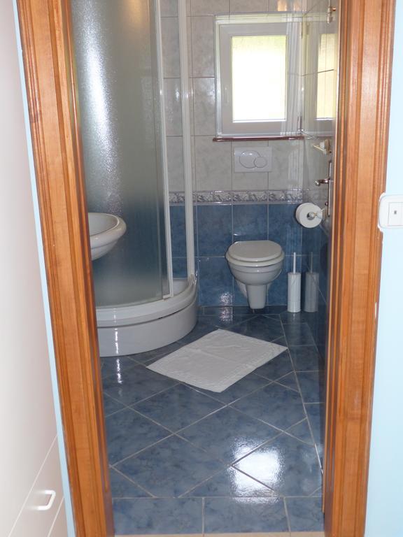 Apartments Viktorija Omišalj Zewnętrze zdjęcie