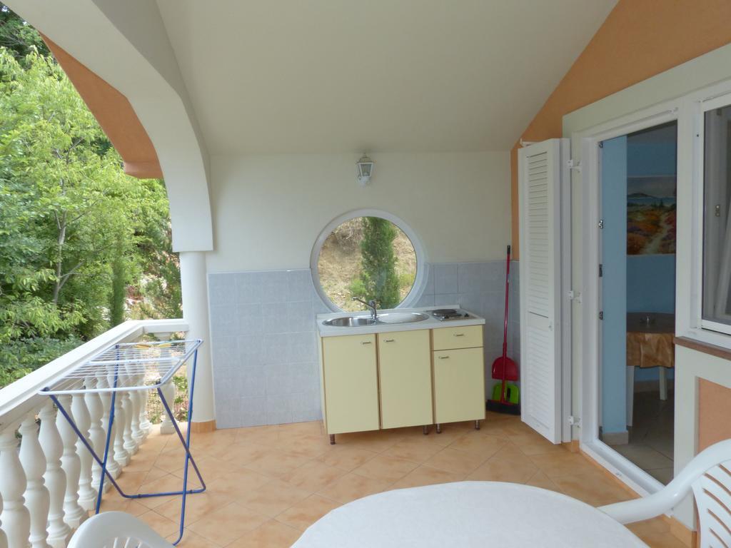 Apartments Viktorija Omišalj Zewnętrze zdjęcie