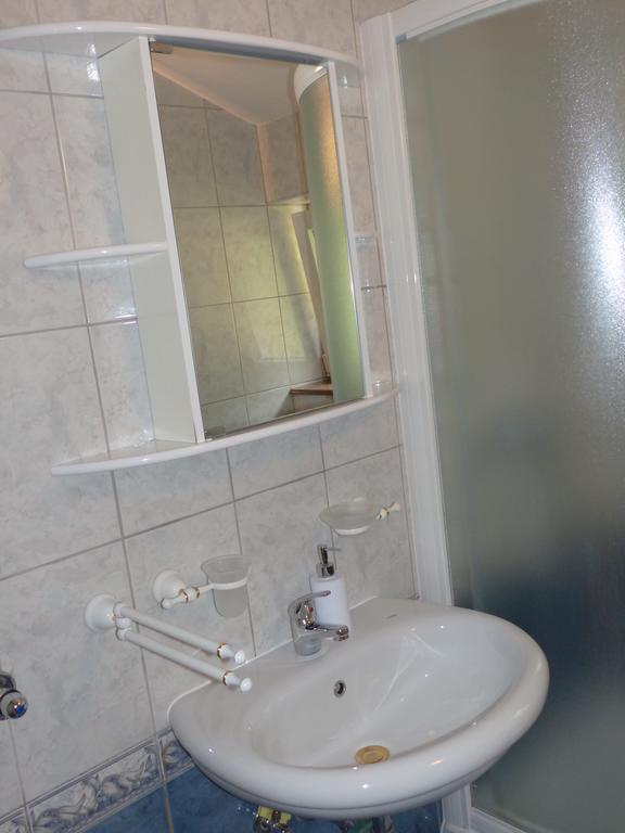 Apartments Viktorija Omišalj Zewnętrze zdjęcie